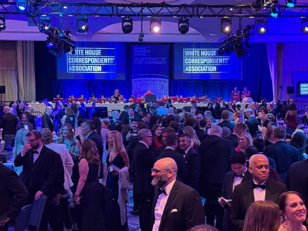 Sempat Terhenti Akibat Penembakan, White House Correspondents Dinner Digelar Lagi